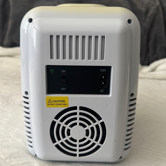 Flawless Mini Beauty Fridge for Makeup and Skincare, White, 4 Liter - Picture 3 of 4